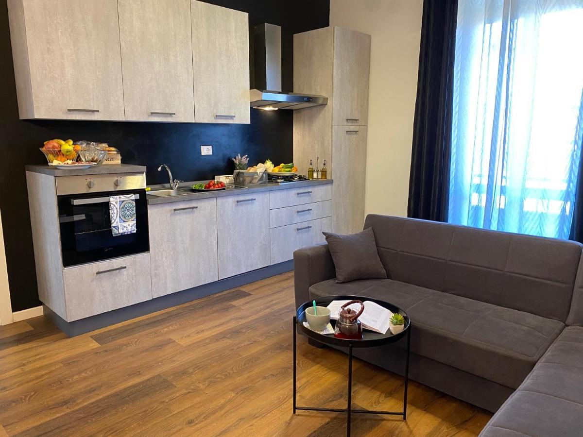 La Casa Di Alan Hotel แตร์นี ภายนอก รูปภาพ