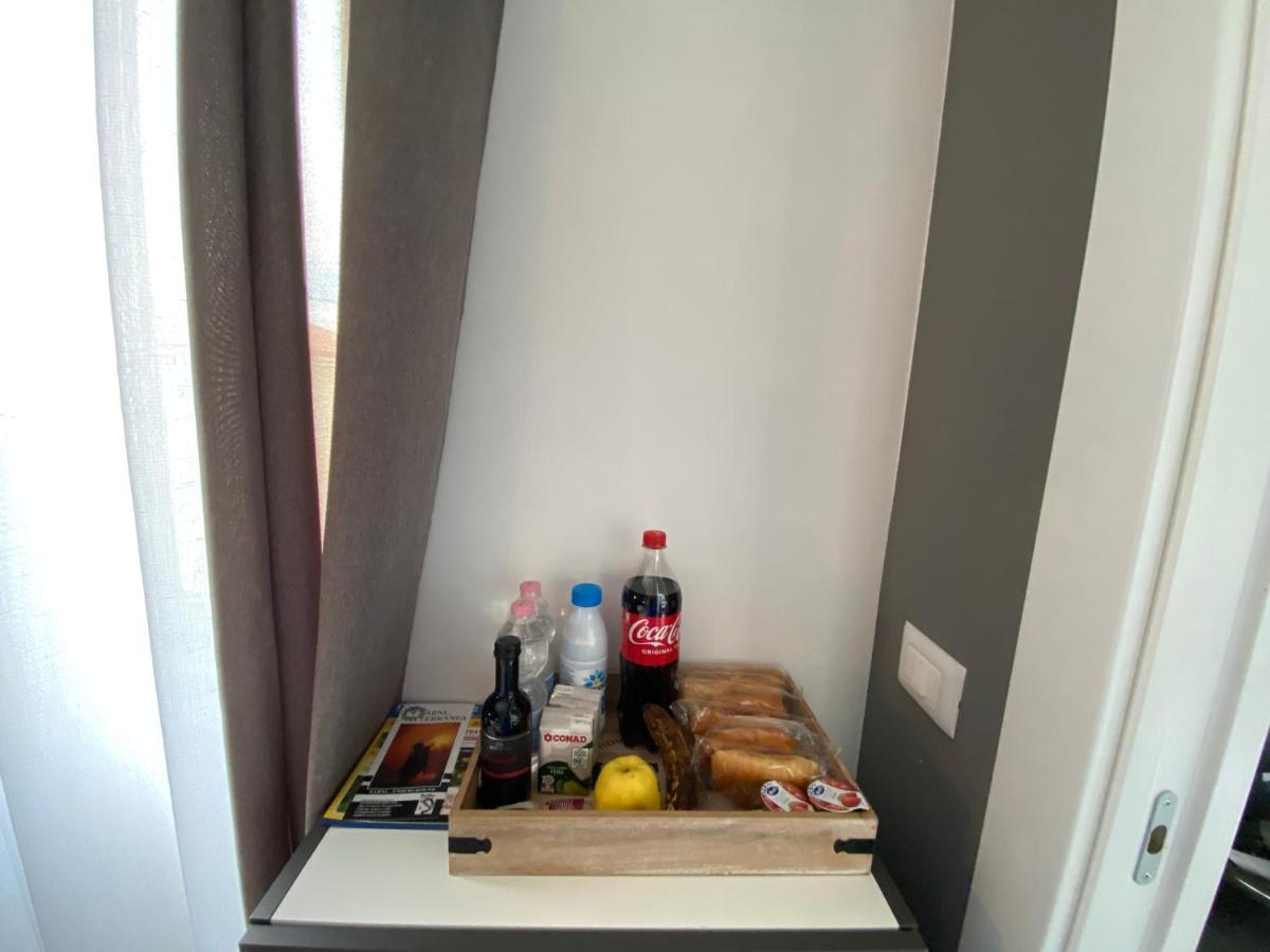 La Casa Di Alan Hotel แตร์นี ภายนอก รูปภาพ