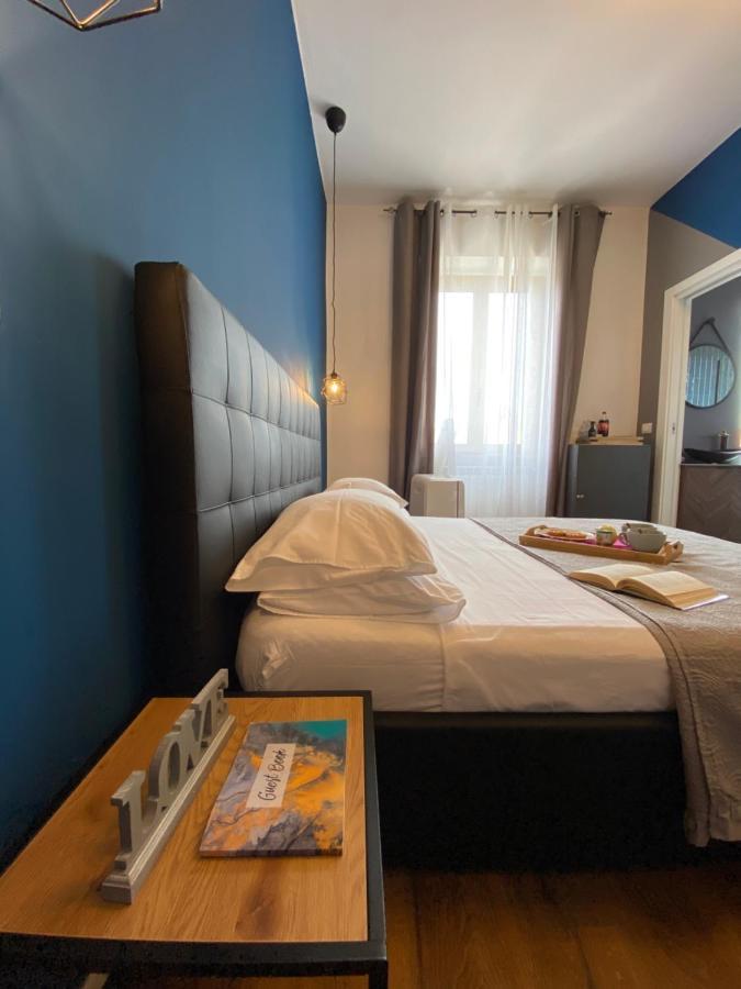 La Casa Di Alan Hotel แตร์นี ภายนอก รูปภาพ