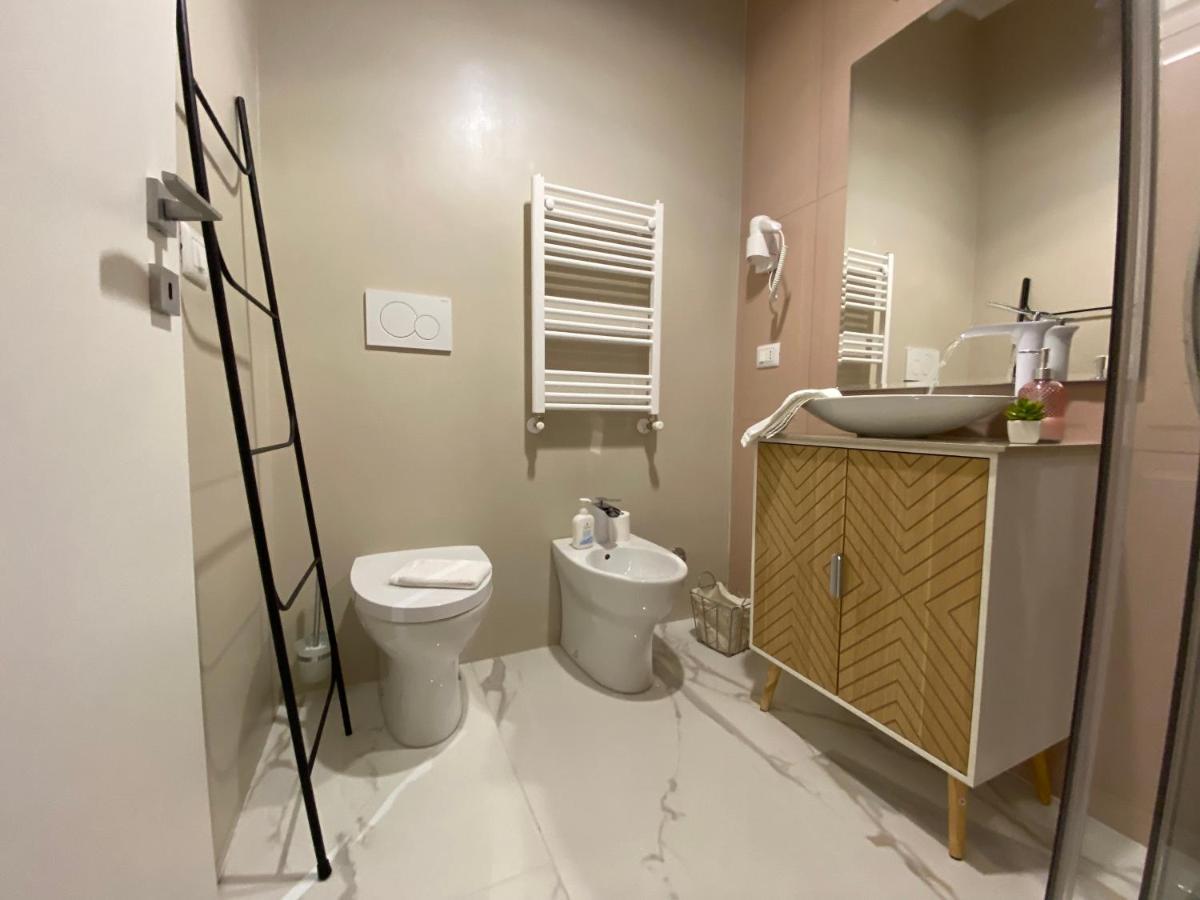 La Casa Di Alan Hotel แตร์นี ภายนอก รูปภาพ